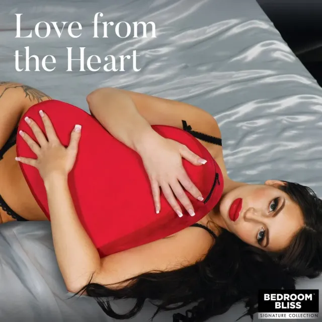 Bedroom Bliss Heart Pillow standjeskussen rood hartvormig