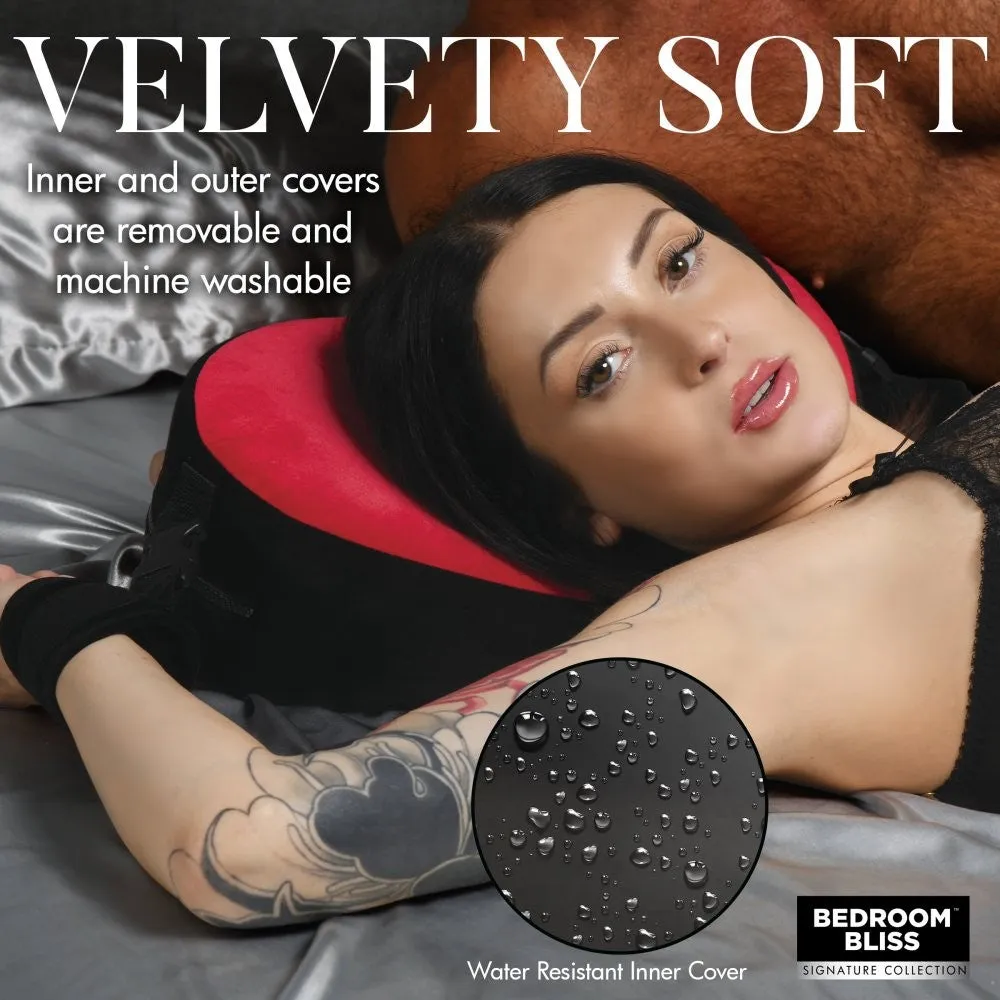Bedroom Bliss Bondage Love Pillow hartkussen rood foam